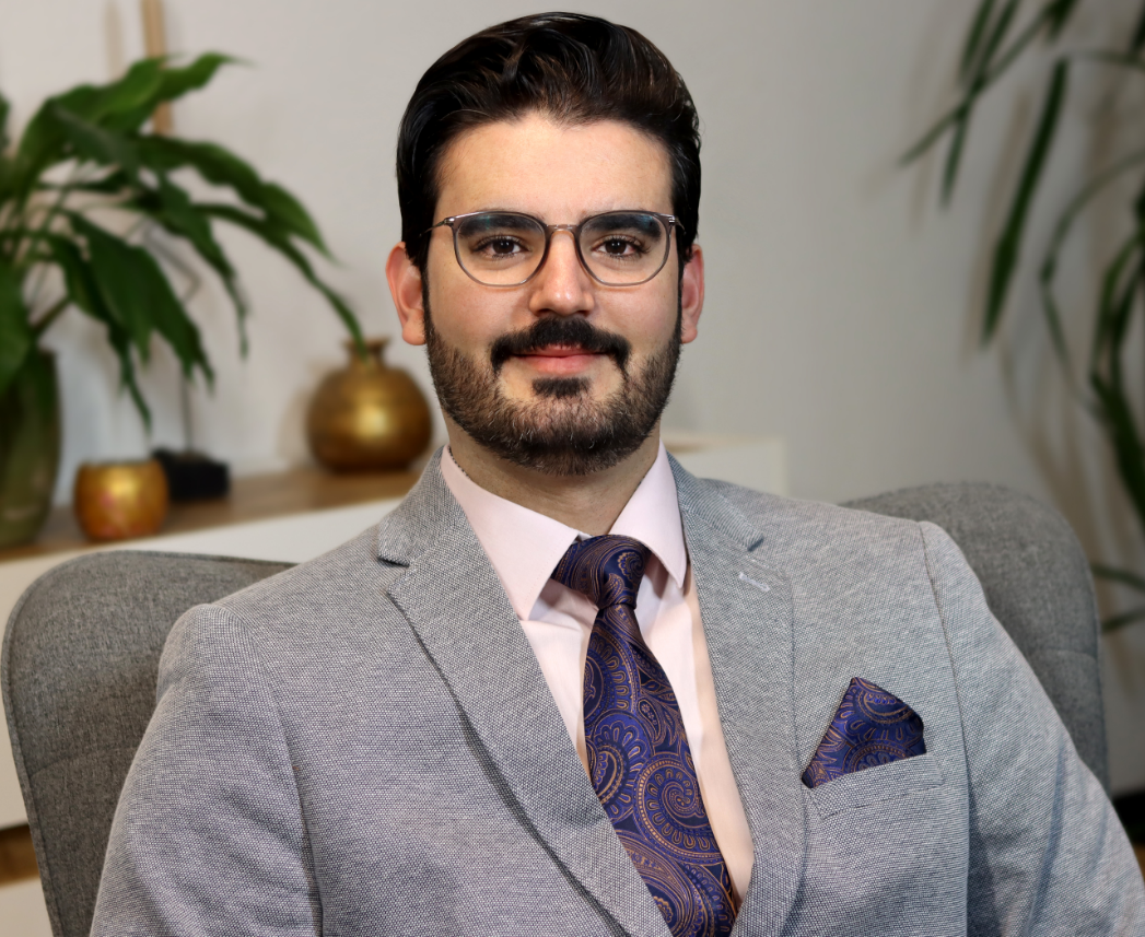 آریا بهرامی، نویسندهٔ وب‌سایت نان حیات
